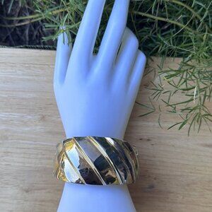 VTG Modernist Clamper Bracelet Hinged Gold Tone Wide‎ Ribbed Chunky Retro Sz 6